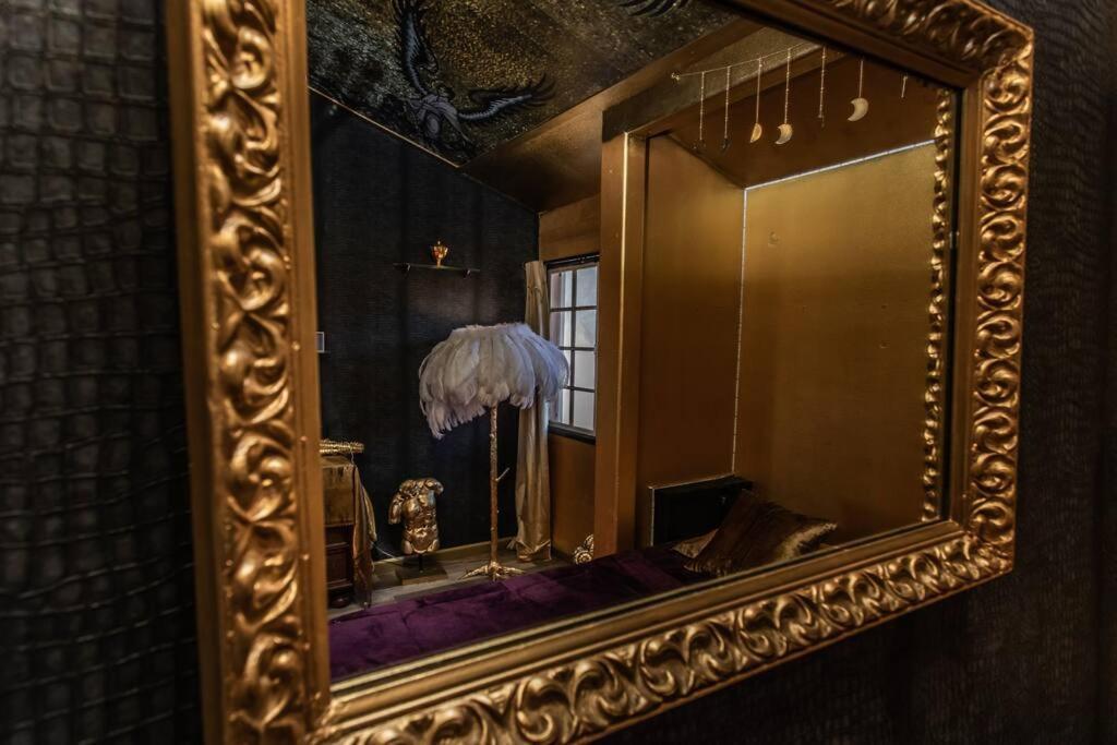 Gatsby Opulance In Old Town Near Marine Base *