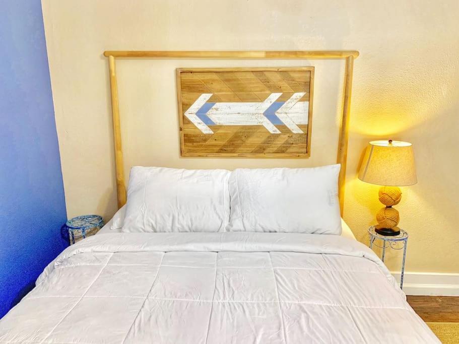 Artistic Paradise Studio With Balcony Near Downtown San Diego! Perfect For Travelers And Couples!