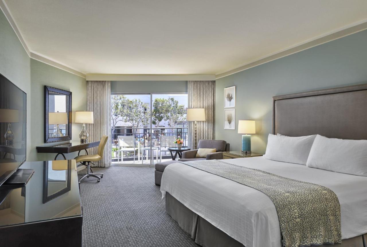 Loews Bay 4*