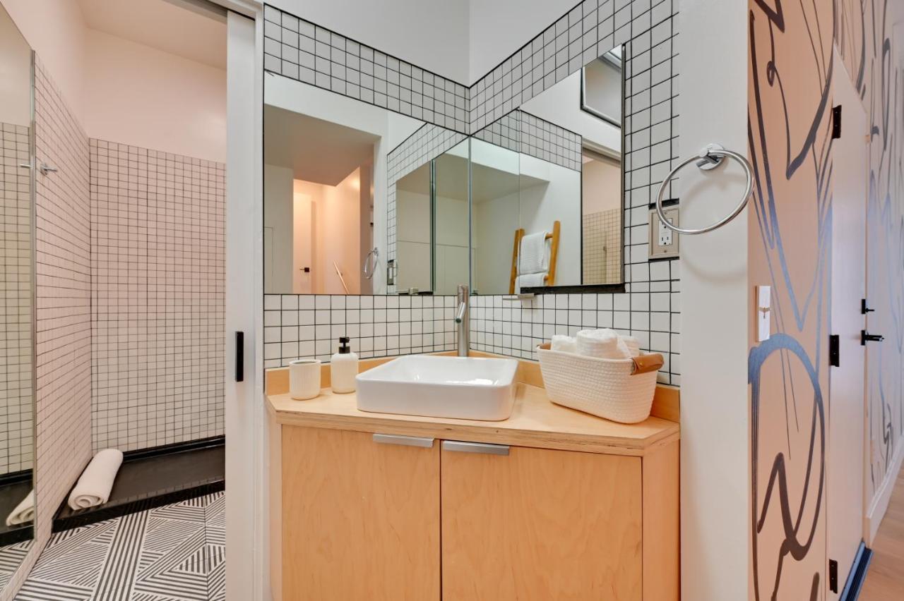 Bright Retreat With Patio In Little Italy! *