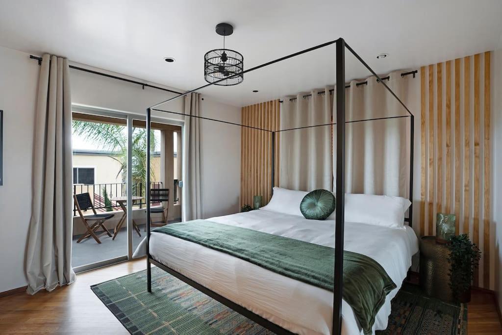 Rooftop City/water Views*jacuzzi*king Beds*central Holiday home