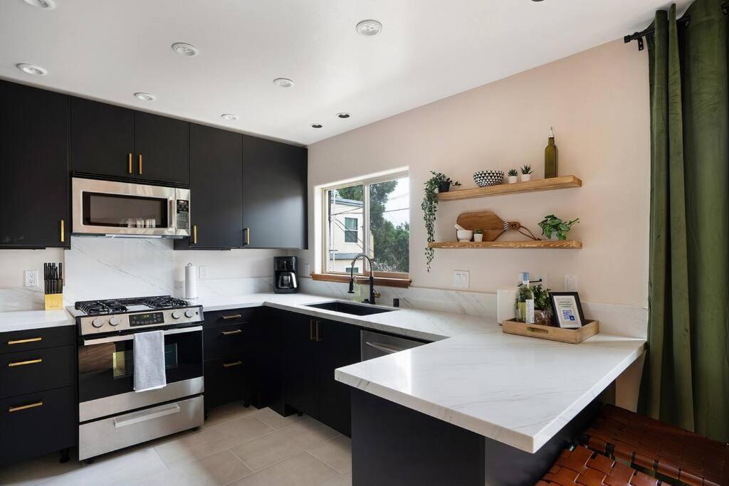 Rooftop City/water Views*jacuzzi*king Beds*central * San Diego