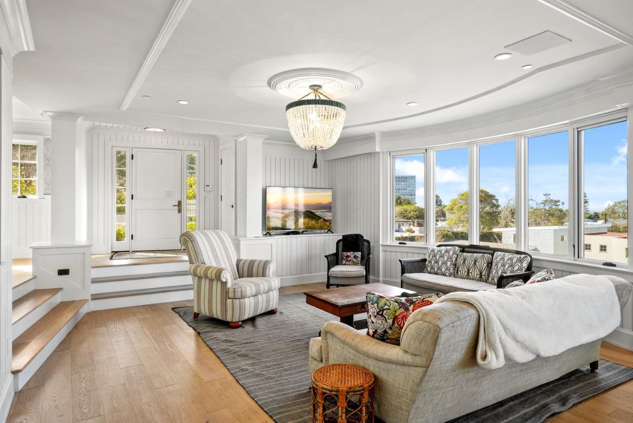 Holiday home Coastal La Jolla Luxury W Ac, Patios, & Massive Ocean Views!