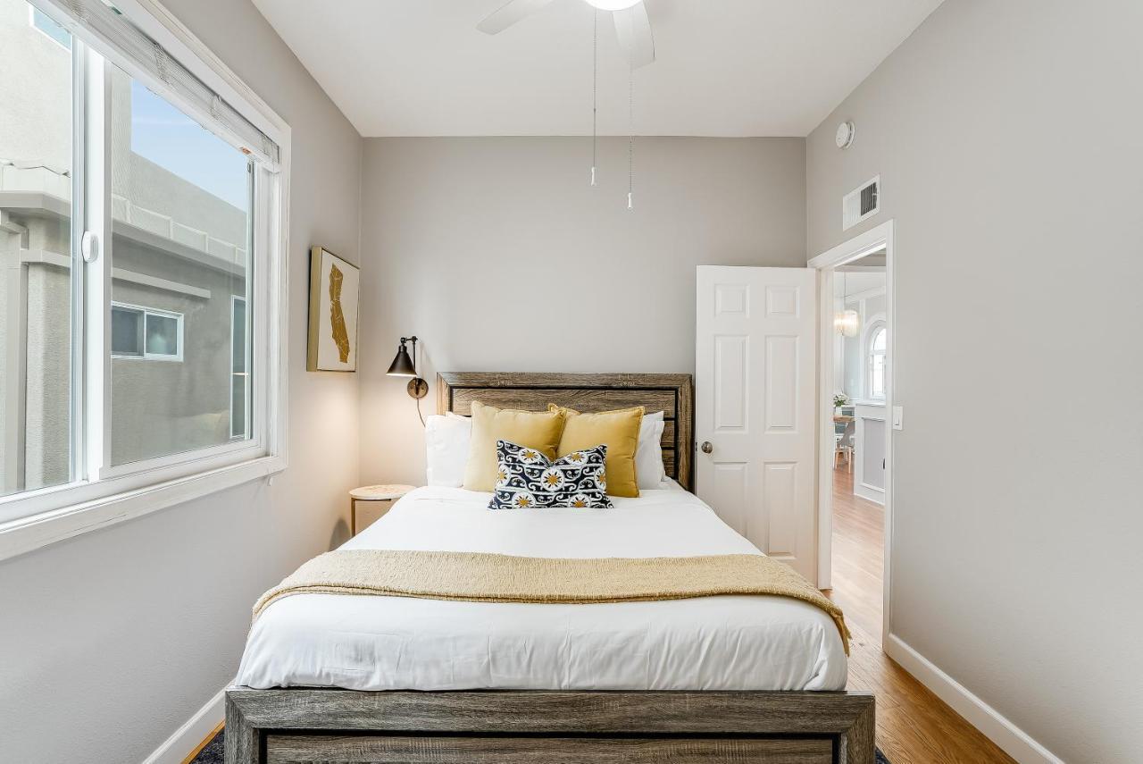 Holiday home Massive W Stunning Rooftop, Parking, Spa, Ac & Bay Views! *