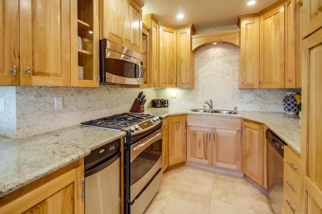 Rooftop Paradise W Private Patio, Garage & Ac