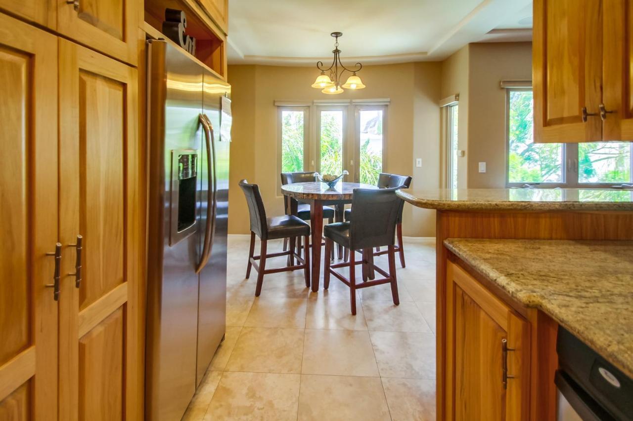 Rooftop Paradise W Private Patio, Garage & Ac Holiday home