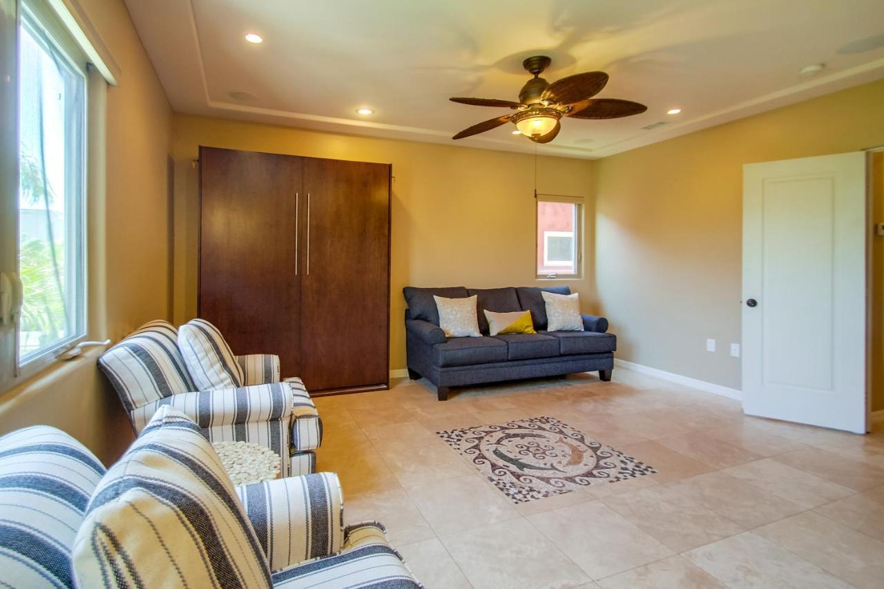 Rooftop Paradise W Private Patio, Garage & Ac Holiday home