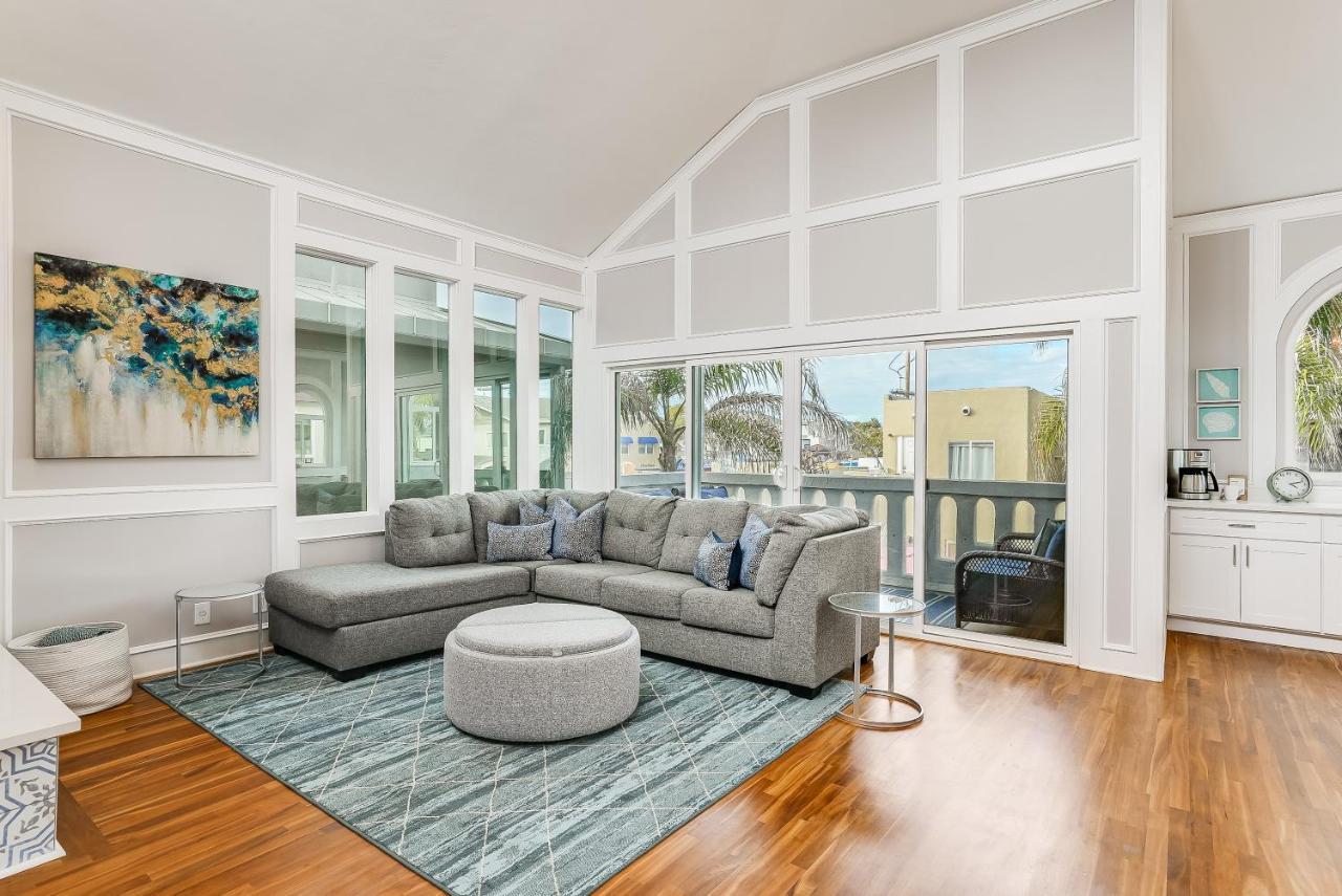 Holiday home Massive W Stunning Rooftop, Parking, Spa, Ac & Bay Views!