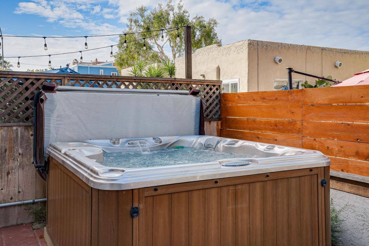 Holiday home Massive W Stunning Rooftop, Parking, Spa, Ac & Bay Views!