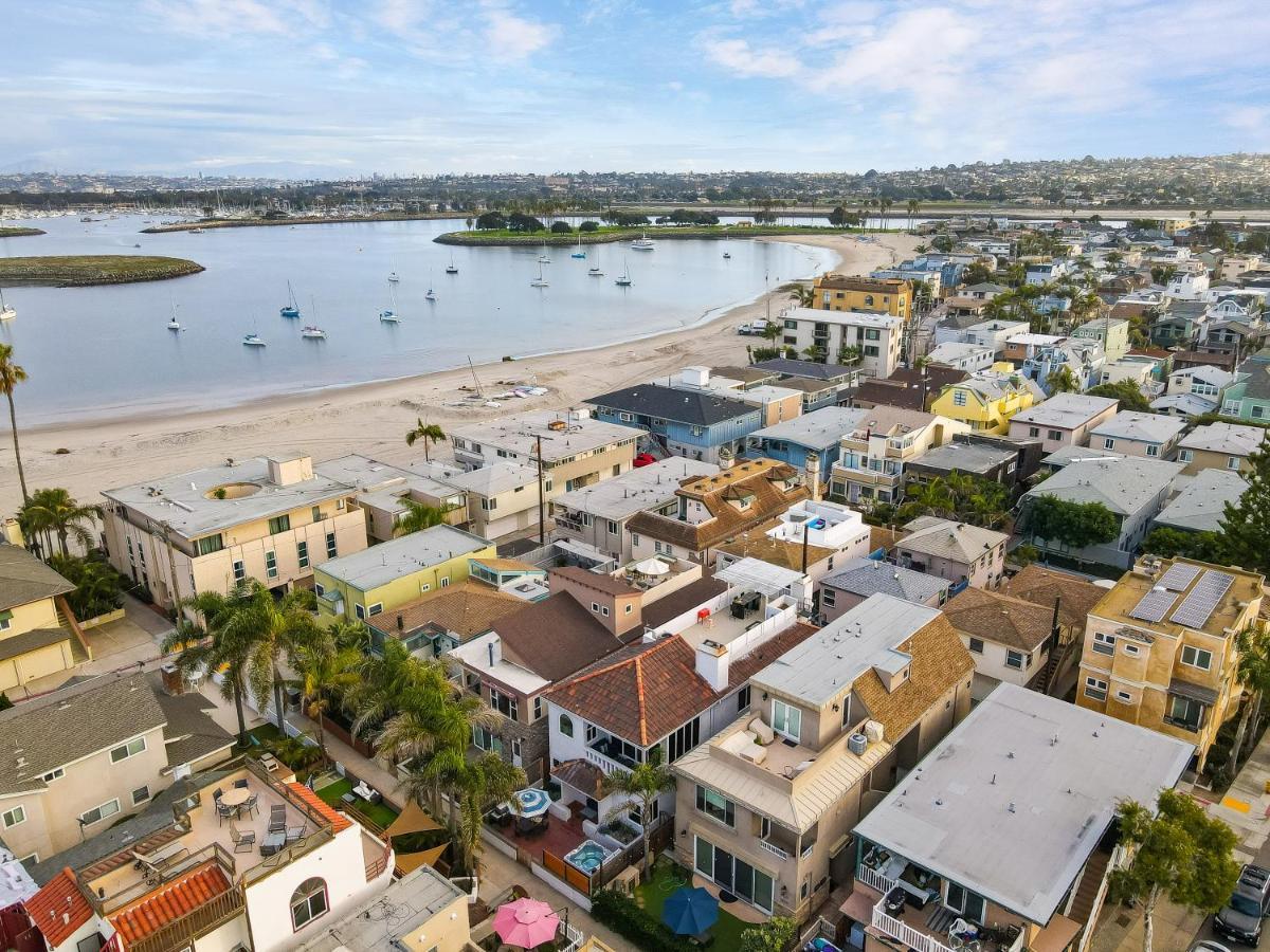 Holiday home Massive W Stunning Rooftop, Parking, Spa, Ac & Bay Views! *