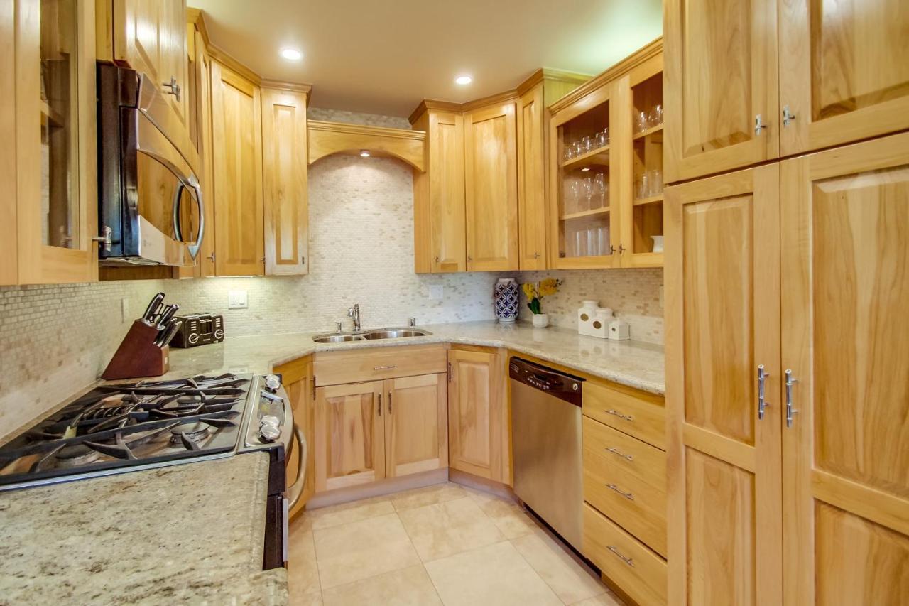 Rooftop Paradise W Private Patio, Garage & Ac