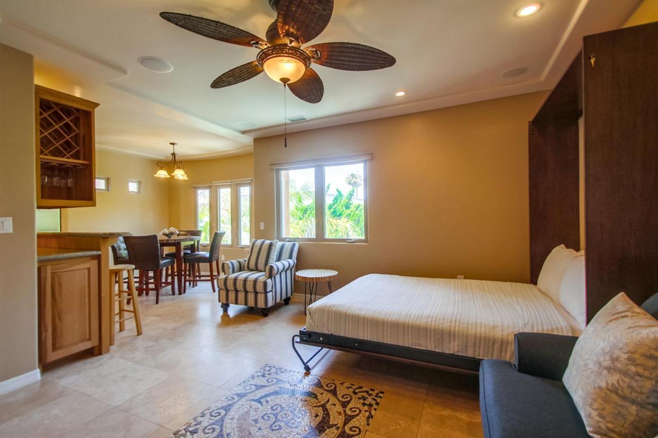 Rooftop Paradise W Private Patio, Garage & Ac