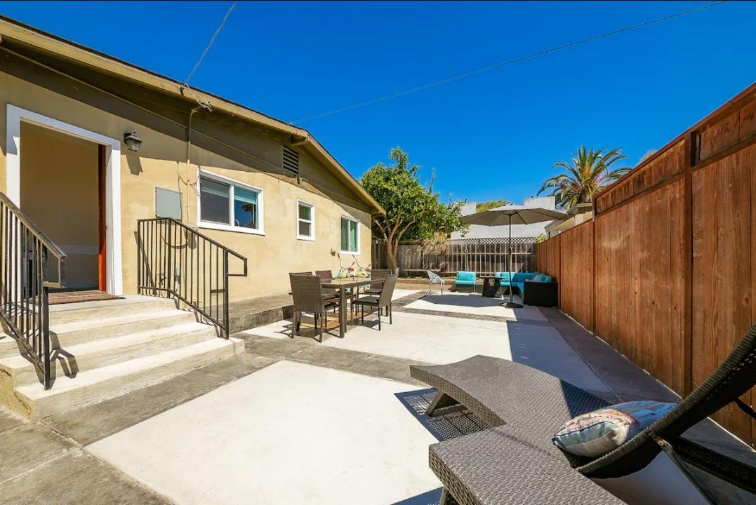 La Jolla Oasis - Pet Friendly, Large Backyard, Walk2beach & Location! Сasa de vacaciones