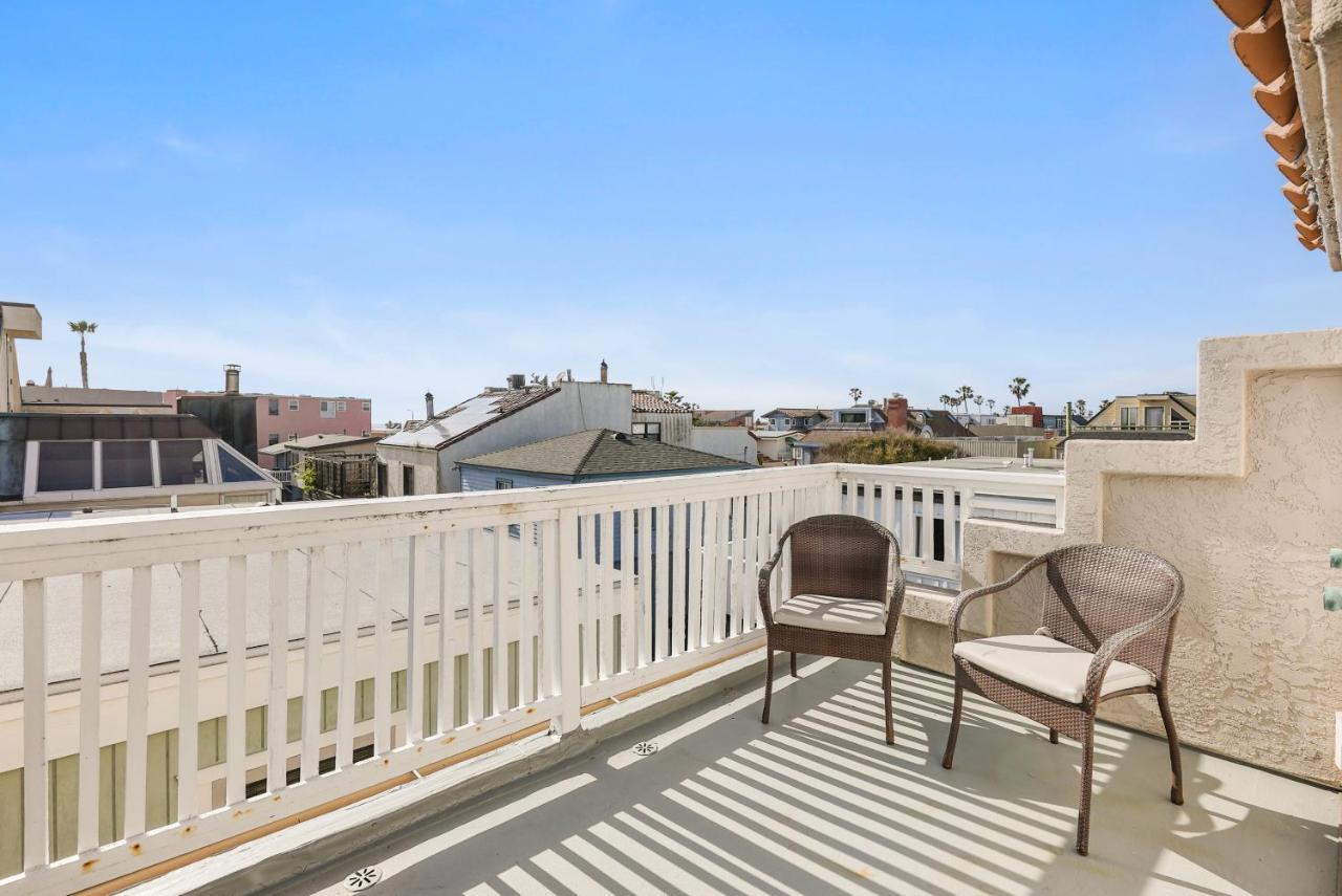 Stunning With Fireplace, Fast Wifi, Grill & Outdoor Seating!