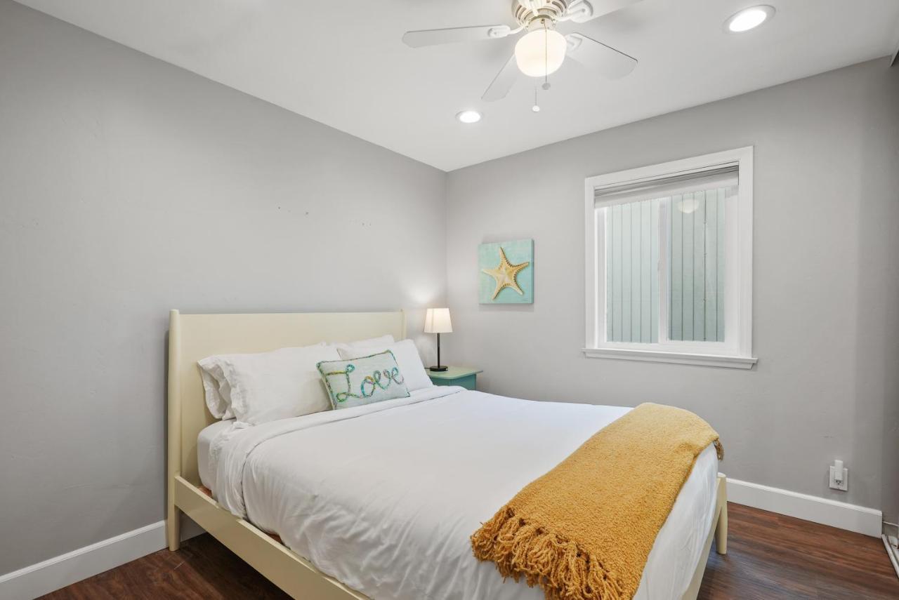 Stunning With Fireplace, Fast Wifi, Grill & Outdoor Seating! Holiday home San Diego