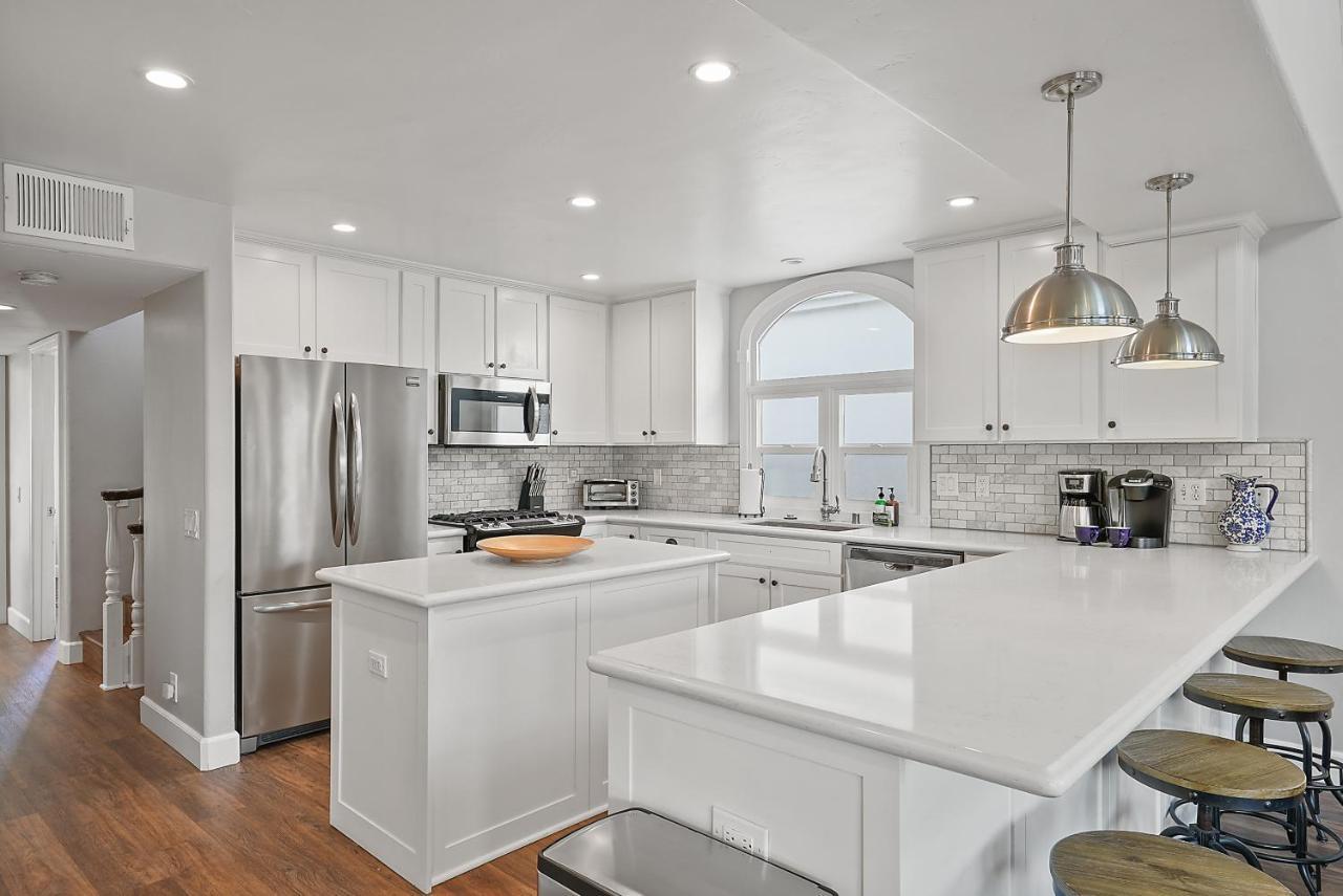 Stunning With Fireplace, Fast Wifi, Grill & Outdoor Seating! * San Diego