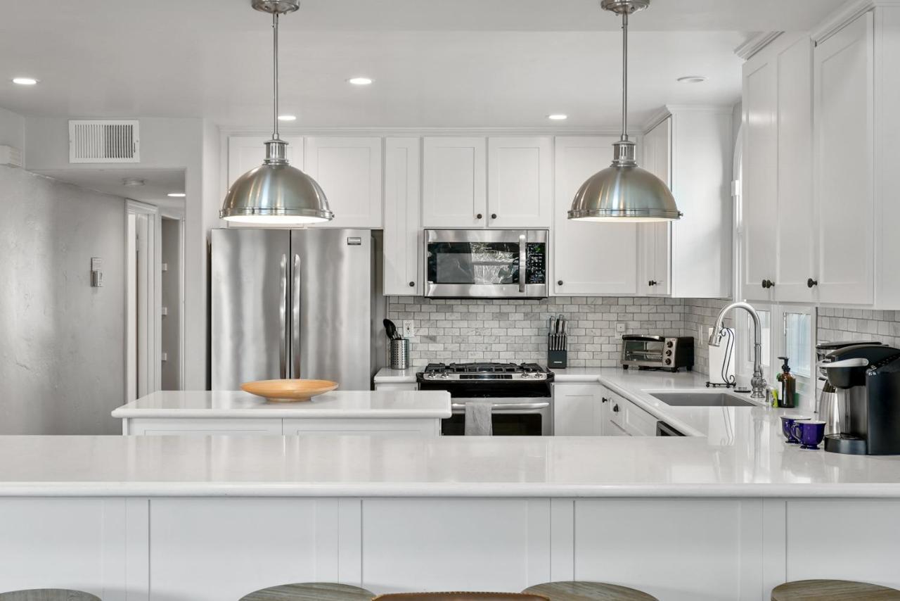 Stunning With Fireplace, Fast Wifi, Grill & Outdoor Seating! * San Diego