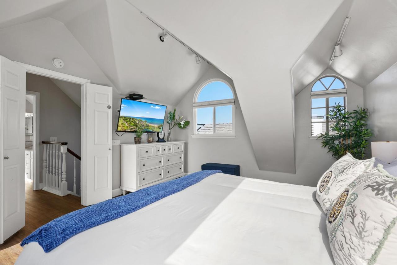 Stunning With Fireplace, Fast Wifi, Grill & Outdoor Seating! Holiday home
