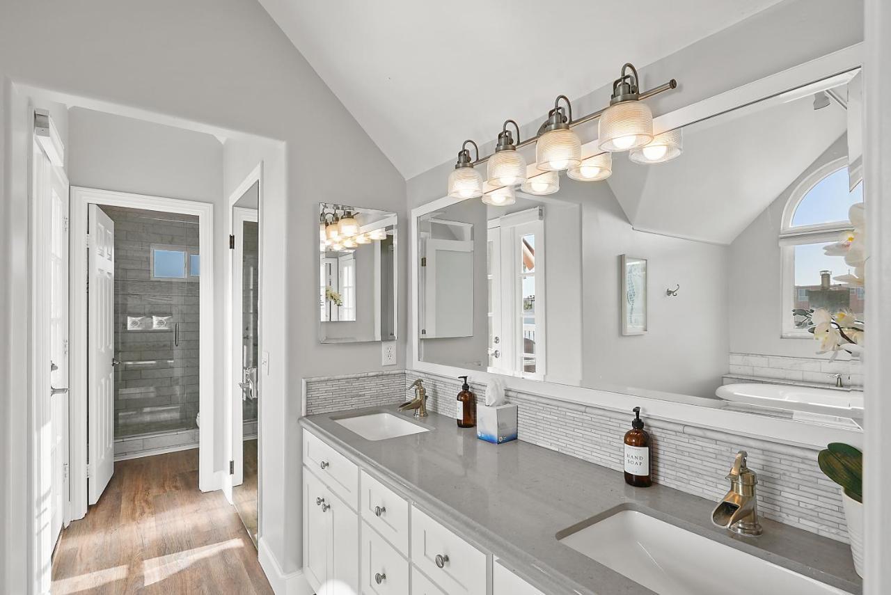 Stunning With Fireplace, Fast Wifi, Grill & Outdoor Seating! *