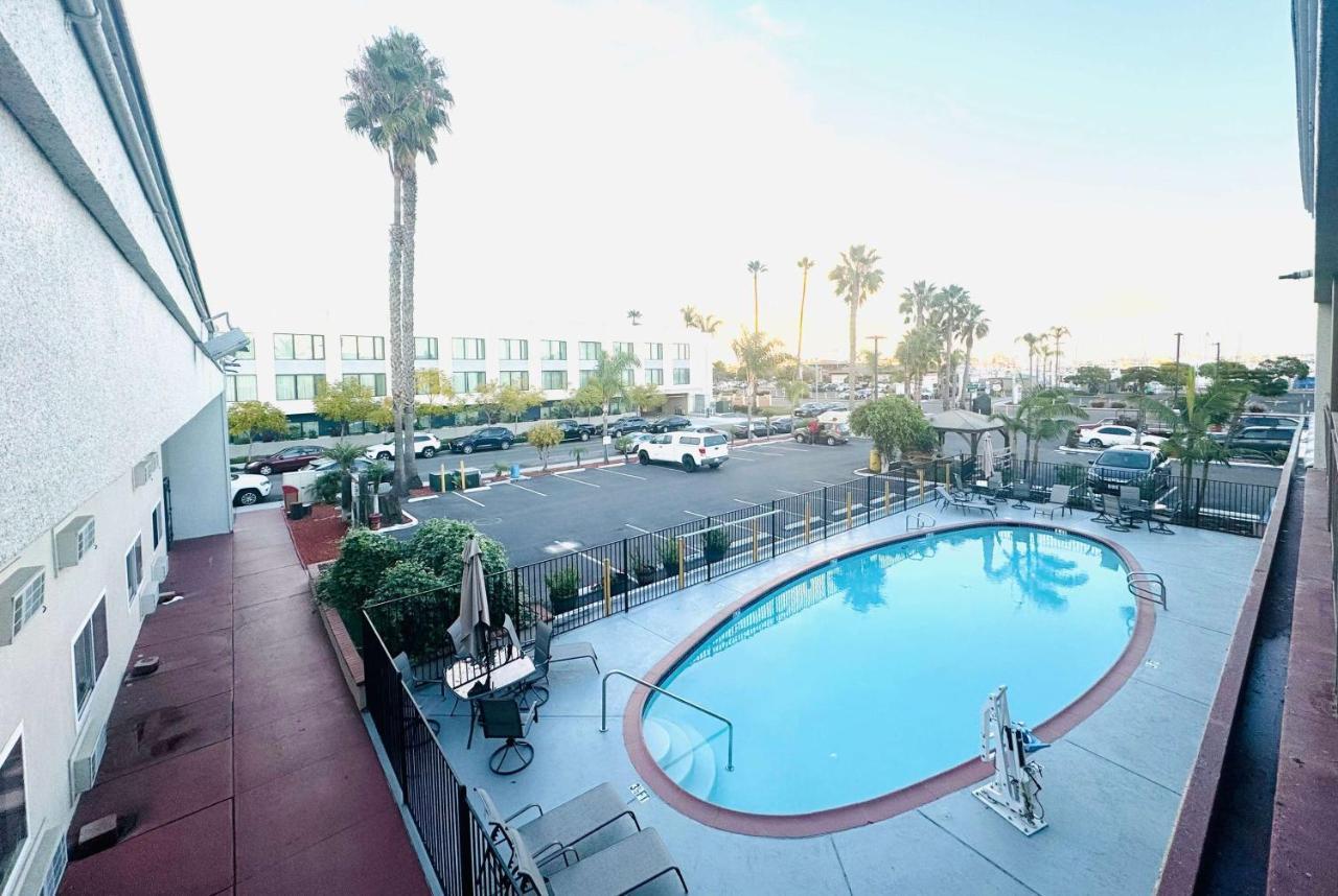 Ramada By Wyndham Airport Hotel 2*