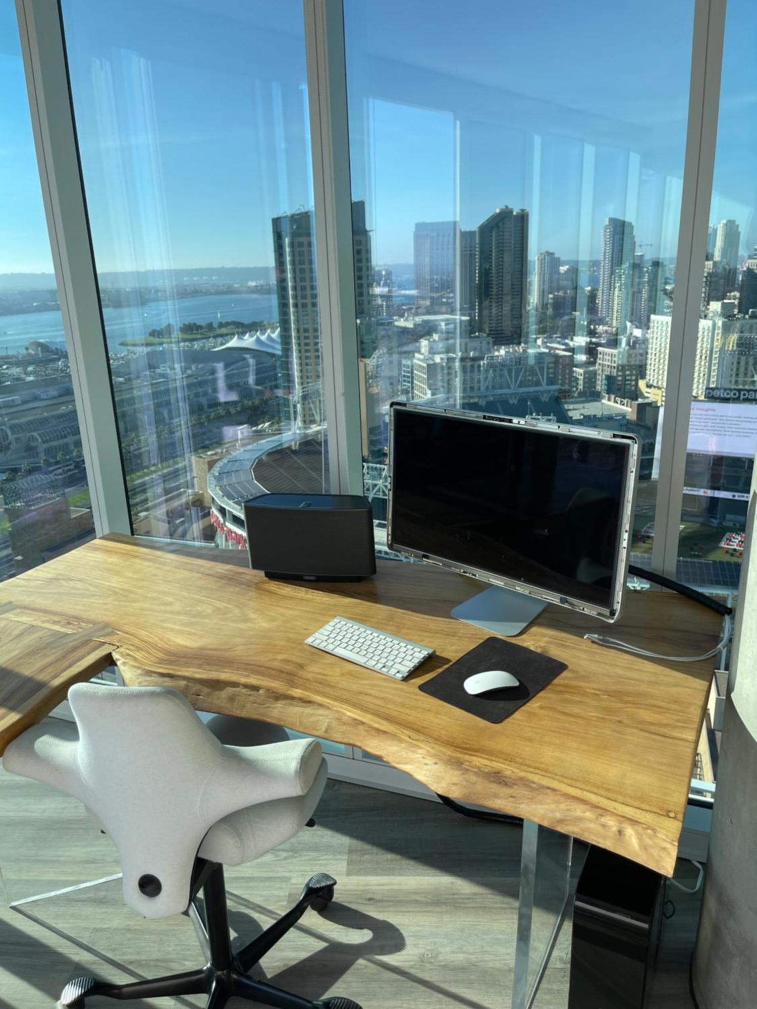 Massive Penthouse Overlooking All Of Apartamento