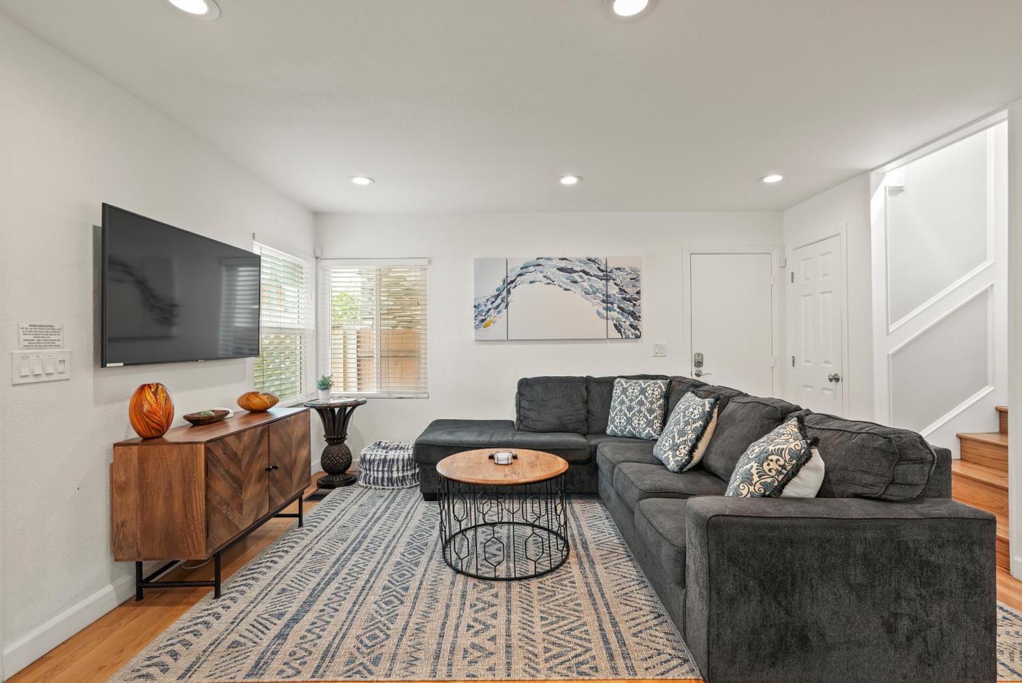 Massive W Stunning Rooftop, Parking, Spa, Ac & Bay Views!