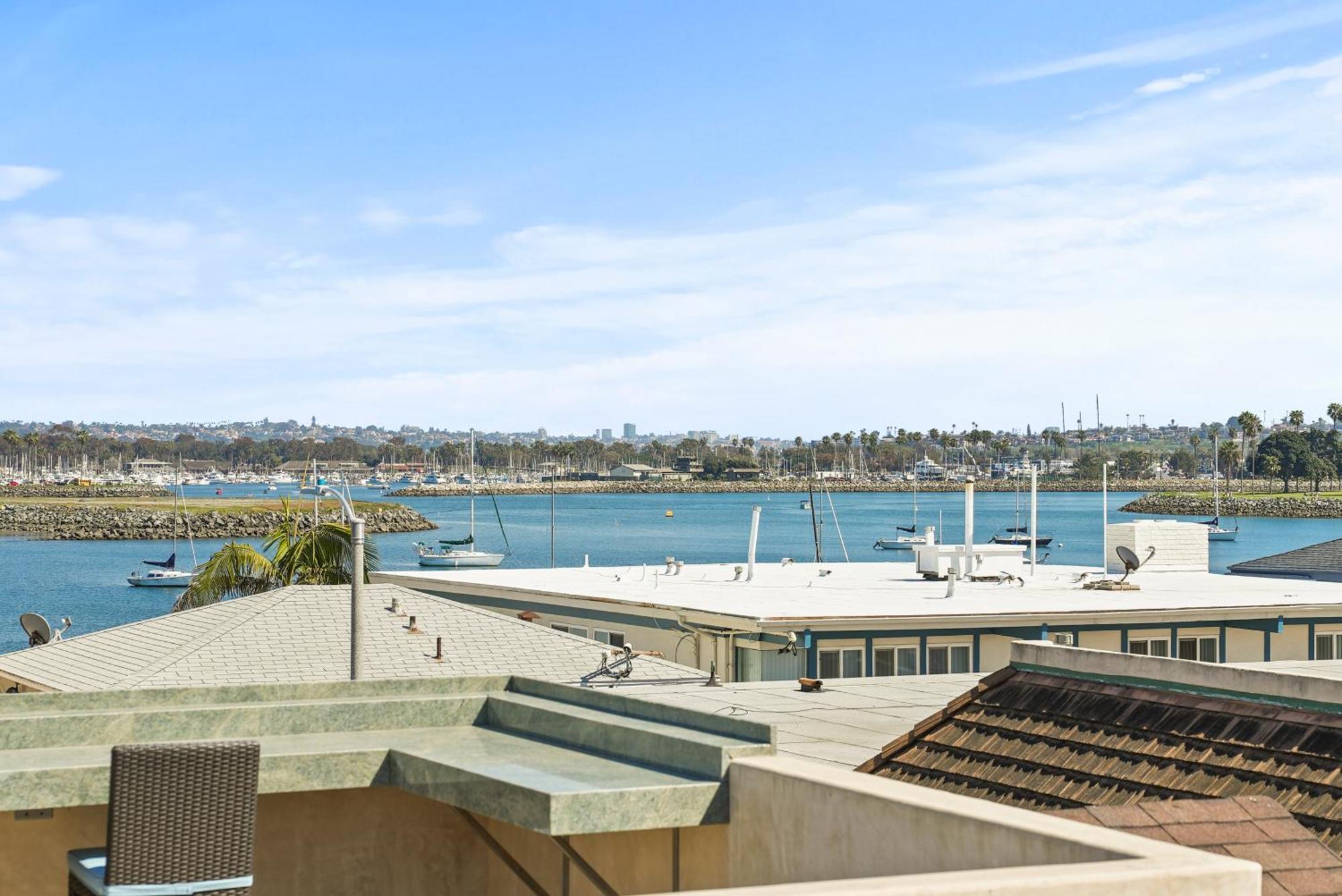 Massive W Stunning Rooftop, Parking, Spa, Ac & Bay Views! * San Diego