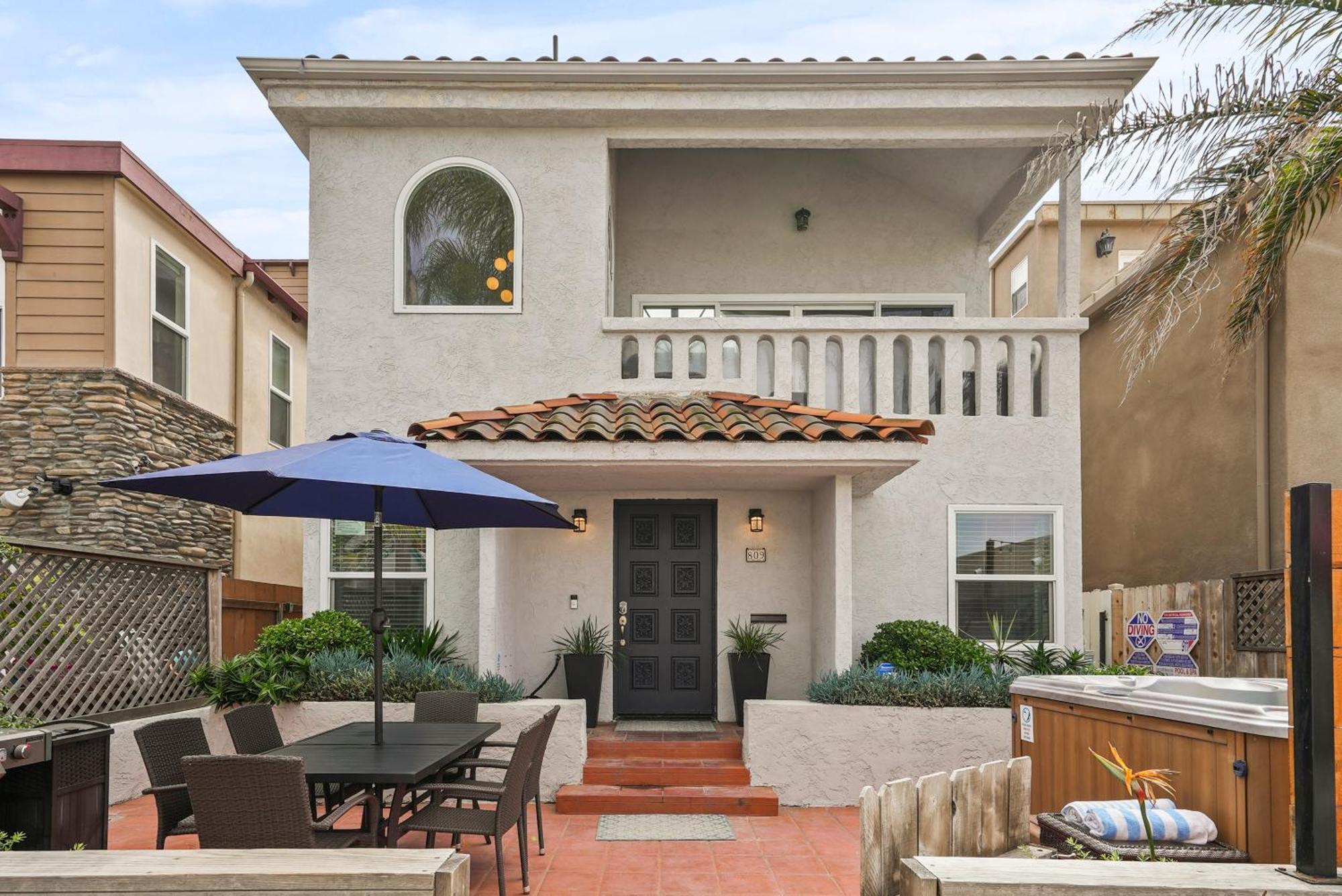 Holiday home Massive W Stunning Rooftop, Parking, Spa, Ac & Bay Views!