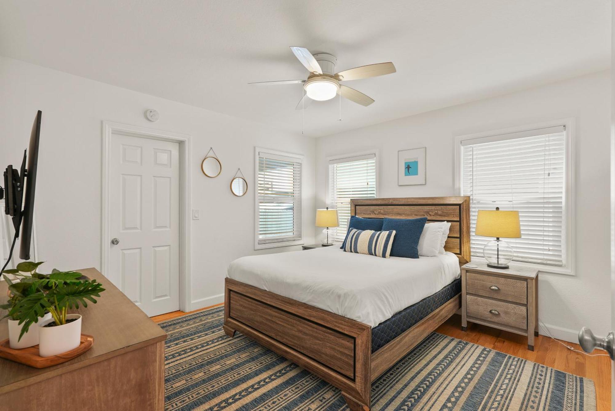 Massive W Stunning Rooftop, Parking, Spa, Ac & Bay Views! * San Diego