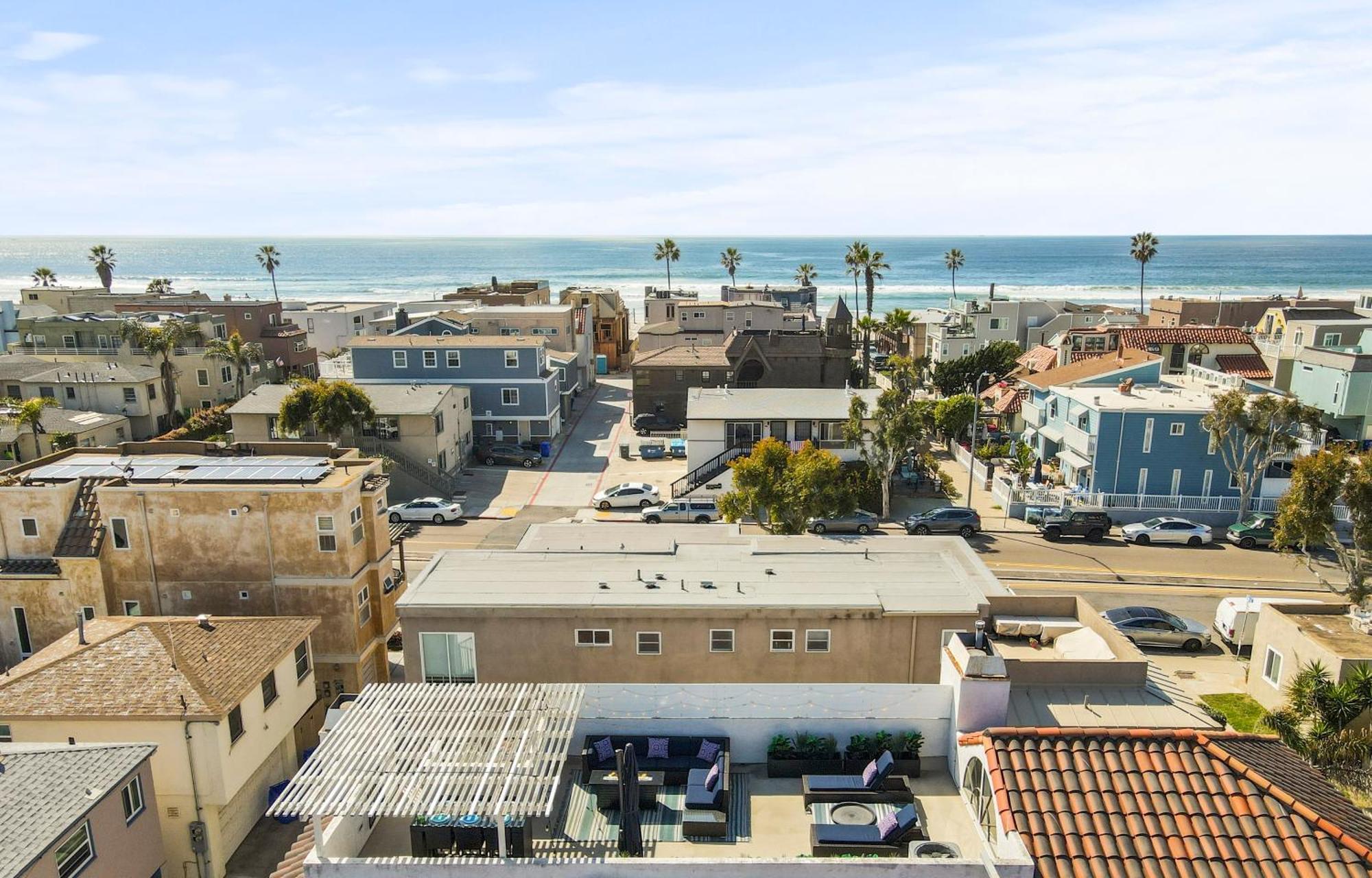 Holiday home Massive W Stunning Rooftop, Parking, Spa, Ac & Bay Views!