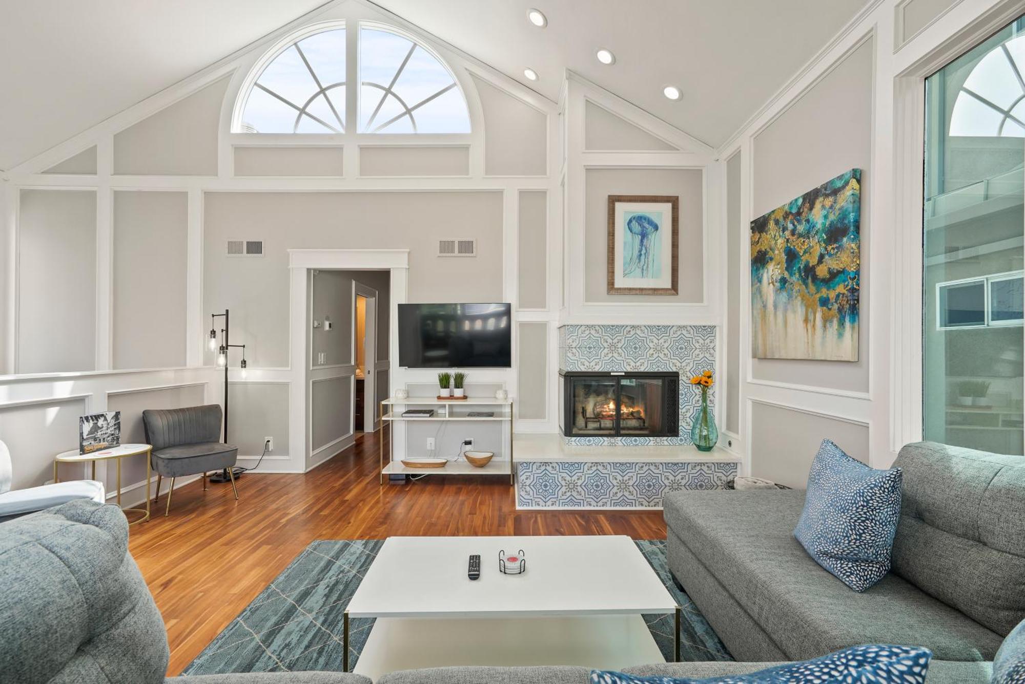 Massive W Stunning Rooftop, Parking, Spa, Ac & Bay Views! * San Diego