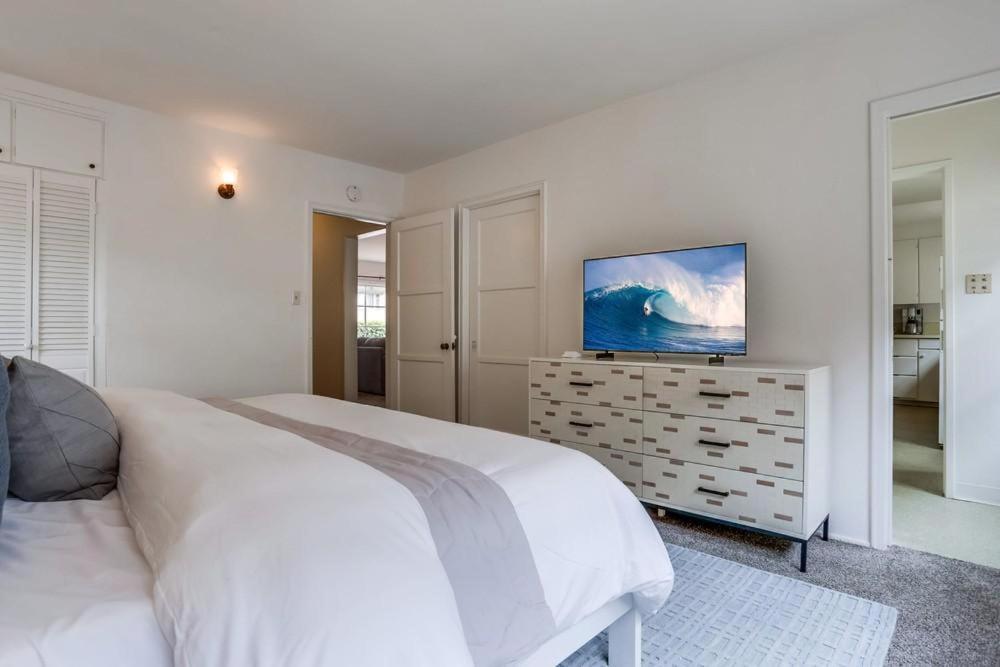 Surf Shack 1 *
