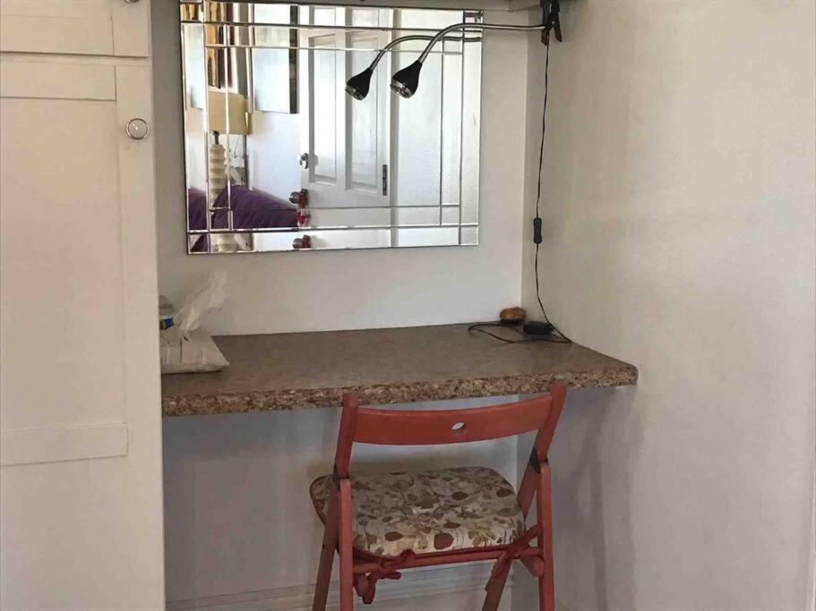 Min To Downtown/beach/parks Free Parking Sleep 3+ *