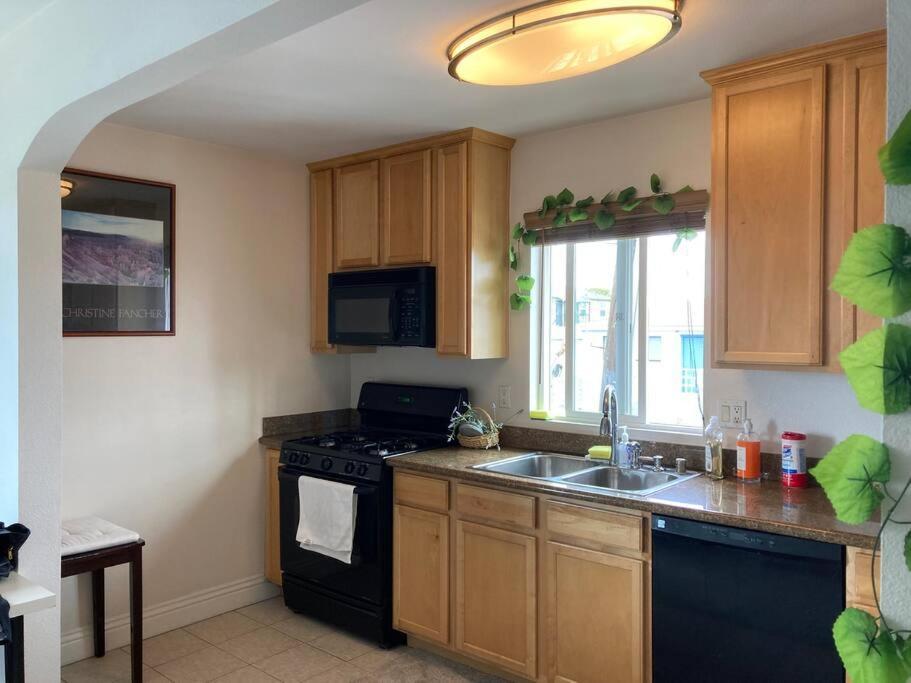 Apartment Min To Downtown/beach/parks Free Parking Sleep 3+ *