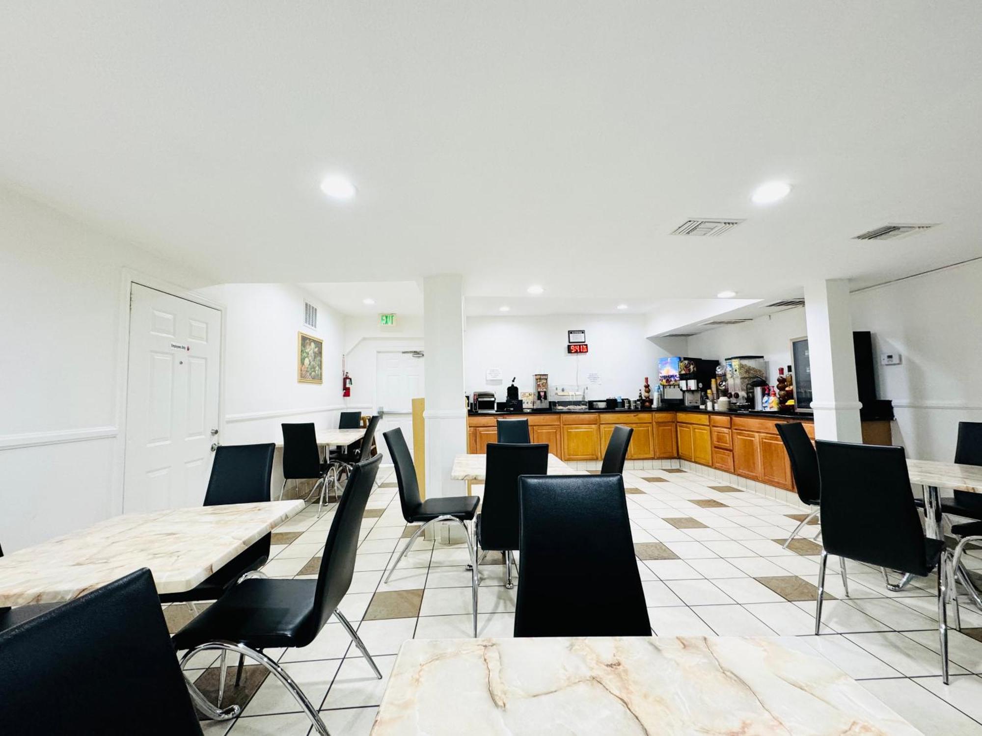 Hotel Ramada By Wyndham Airport 2*
