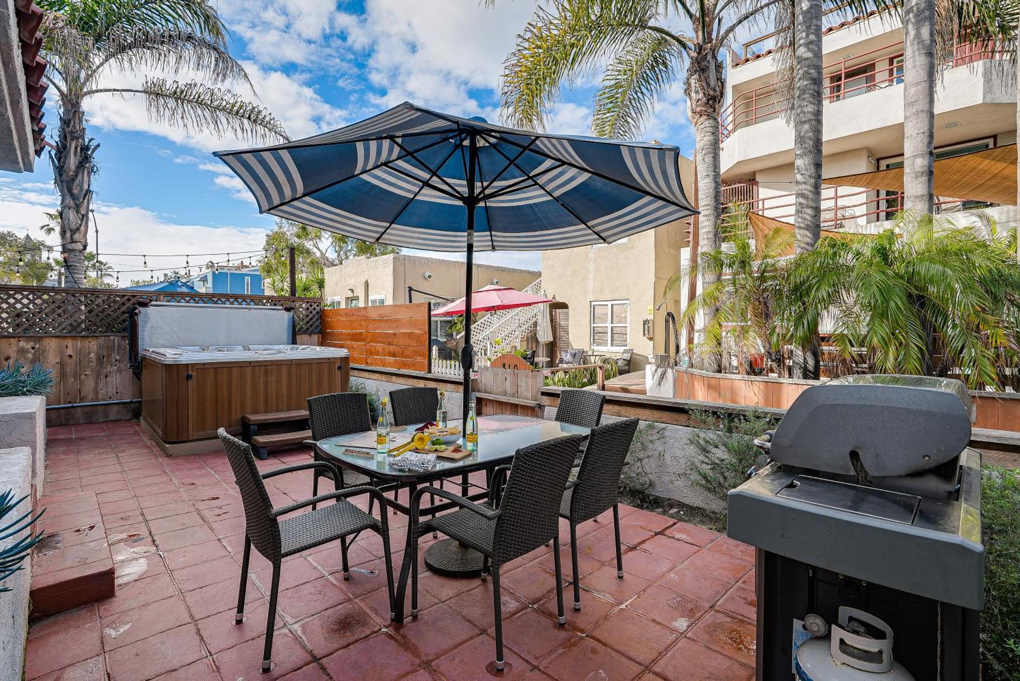 Holiday home Massive W Stunning Rooftop, Parking, Spa, Ac & Bay Views! *