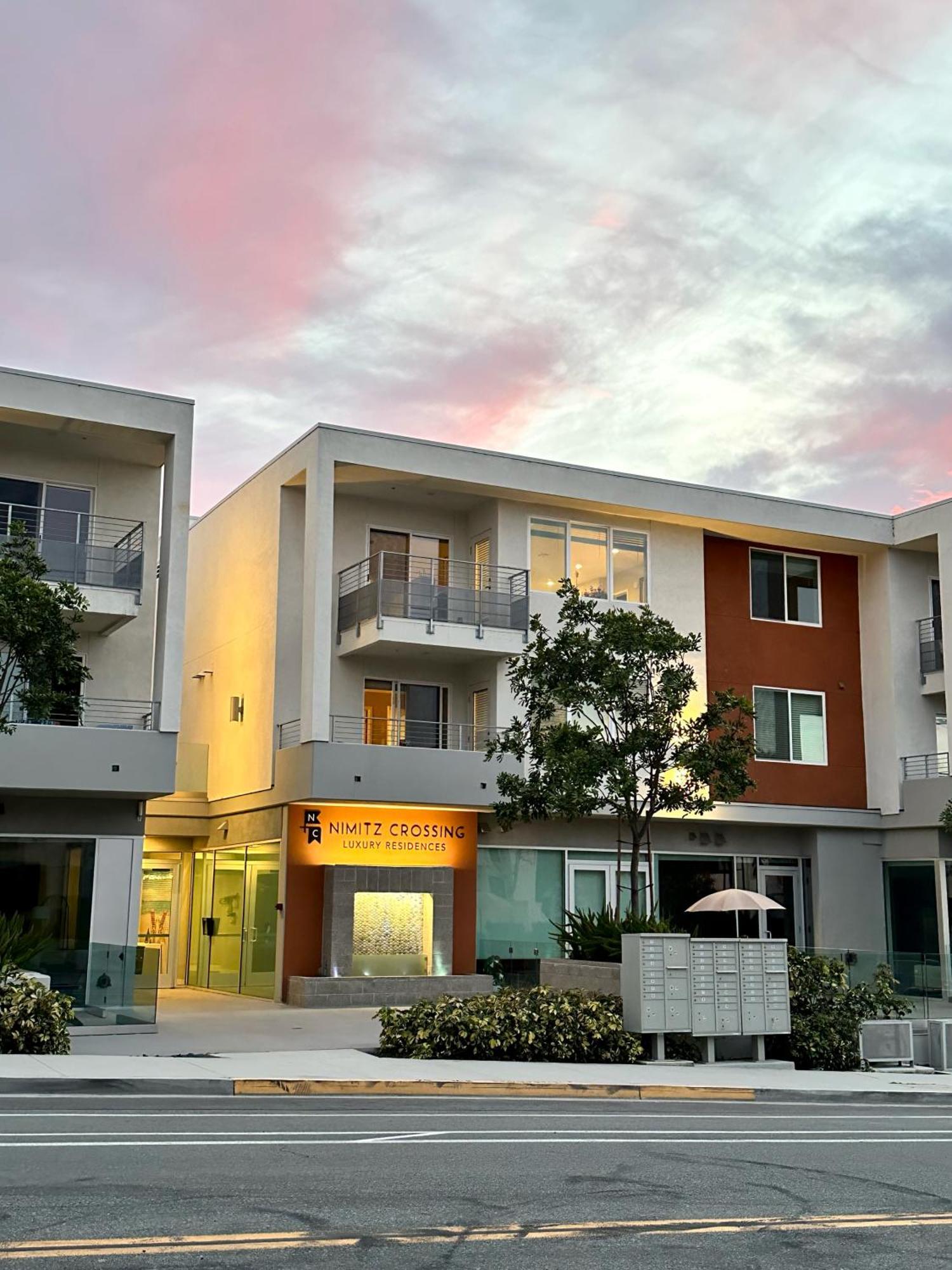 Nimitz Crossing Luxury Residences * San Diego