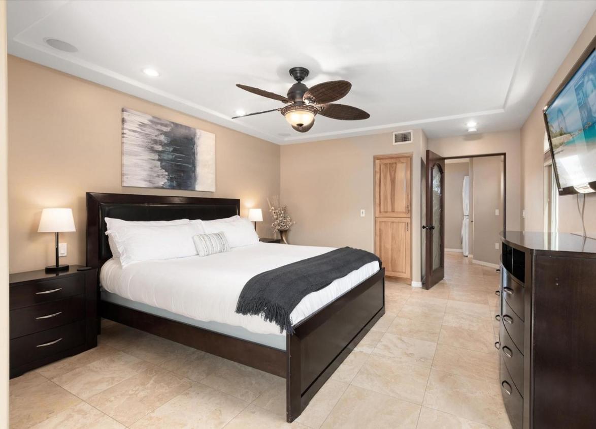Holiday home Rooftop Paradise W Private Patio, Garage & Ac *