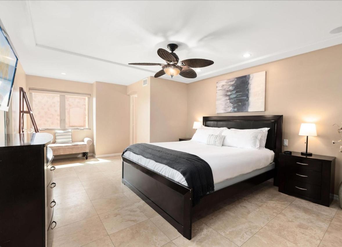 Rooftop Paradise W Private Patio, Garage & Ac