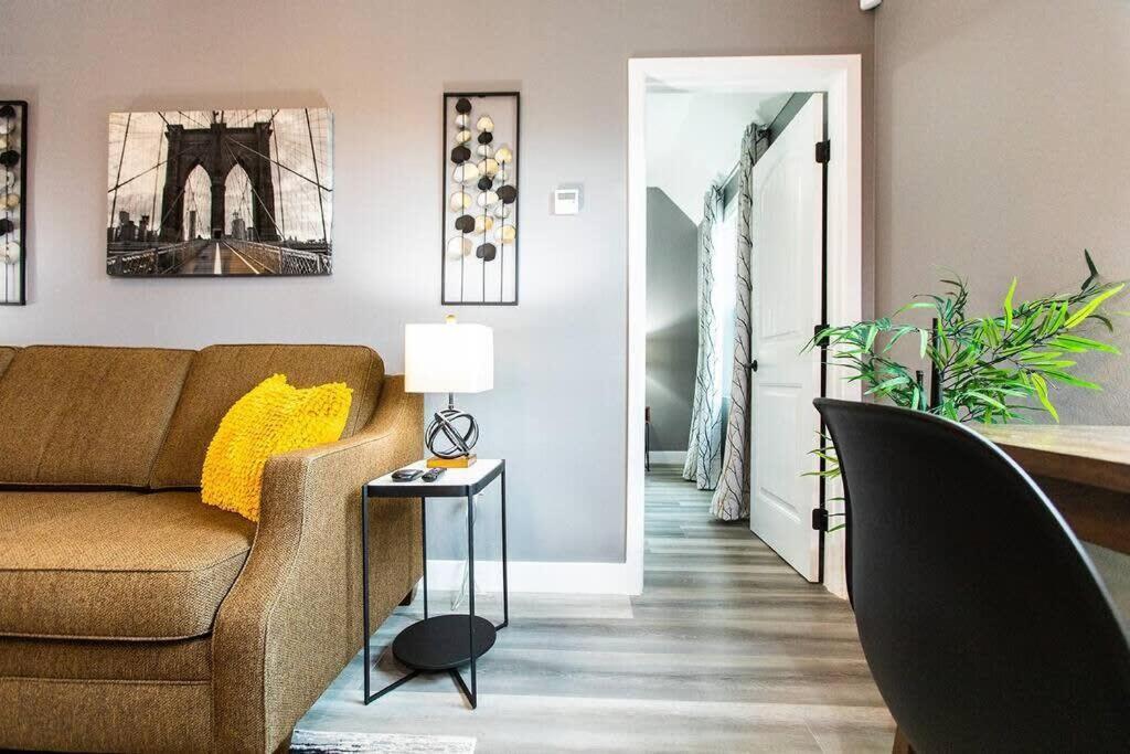 Healthcare&business-professionals-pets A C Wi-fi Apartment *