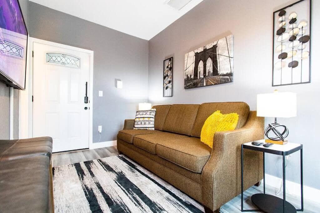 Healthcare&business-professionals-pets A C Wi-fi Apartment San Diego