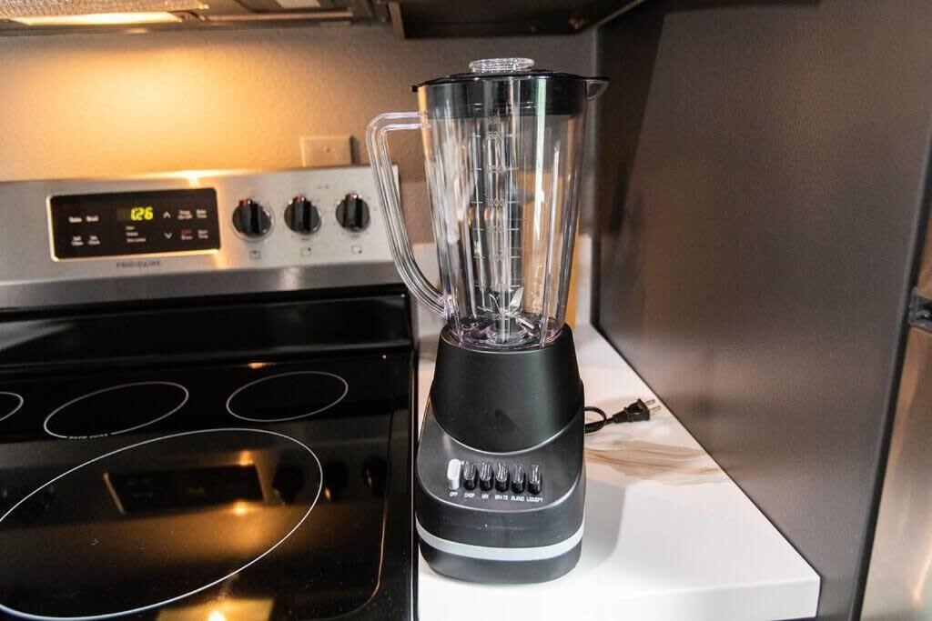 Apartment Military-restaurants-fast-wifi-a C-w D-pets-park- *