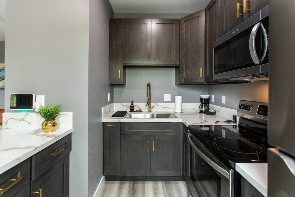 Military-restaurants-fast-wifi-a C-w D-pets-park- Apartment *