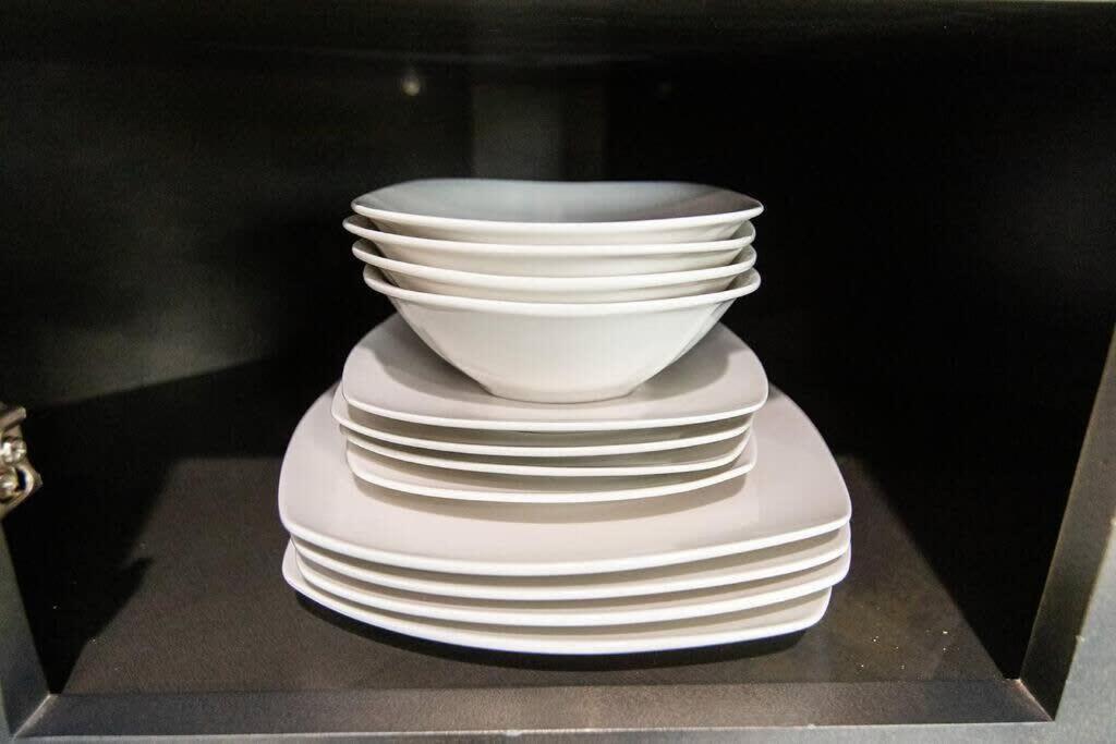 Military-restaurants-fast-wifi-a C-w D-pets-park- *