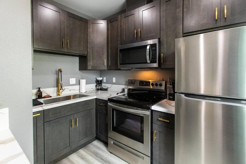 Military-restaurants-fast-wifi-a C-w D-pets-park- *