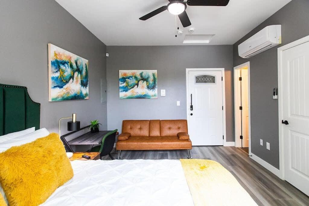 Military-restaurants-fast-wifi-a C-w D-pets-park- * San Diego