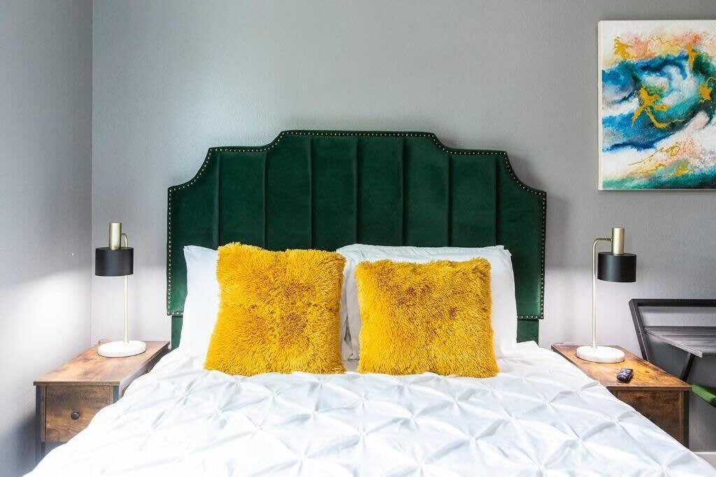 Military-restaurants-fast-wifi-a C-w D-pets-park- Apartment *