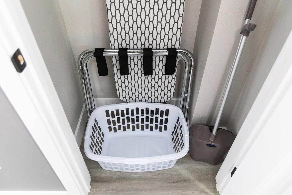 Military-restaurants-fast-wifi-a C-w D-pets-park- Apartment San Diego