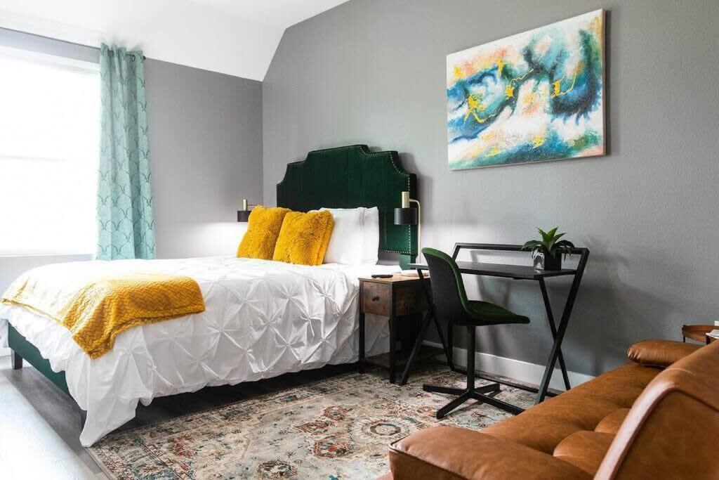 Military-restaurants-fast-wifi-a C-w D-pets-park-