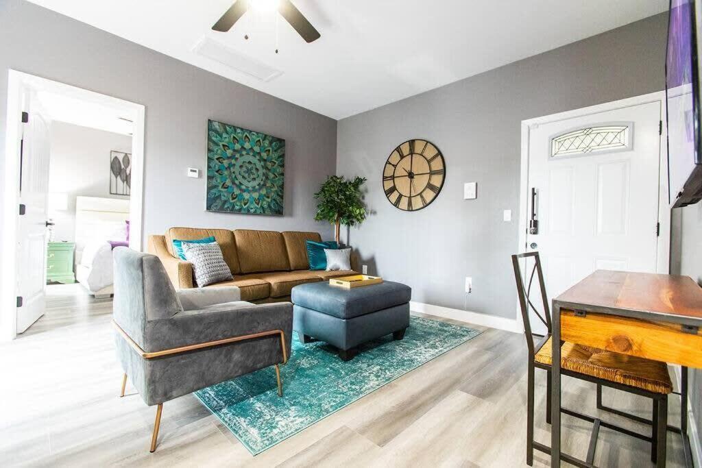 Apartment Restaurants-pets-professionals-fastwifi-a C-patios *